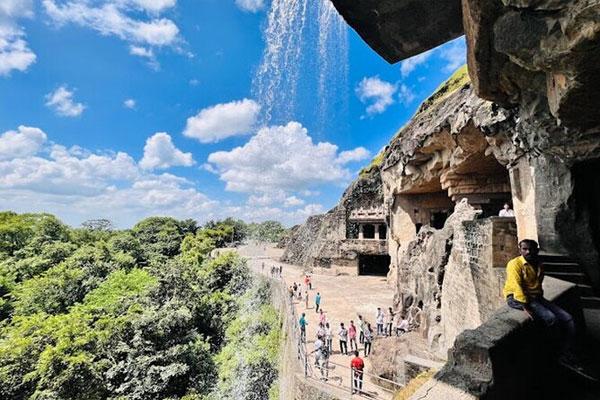 ellora1